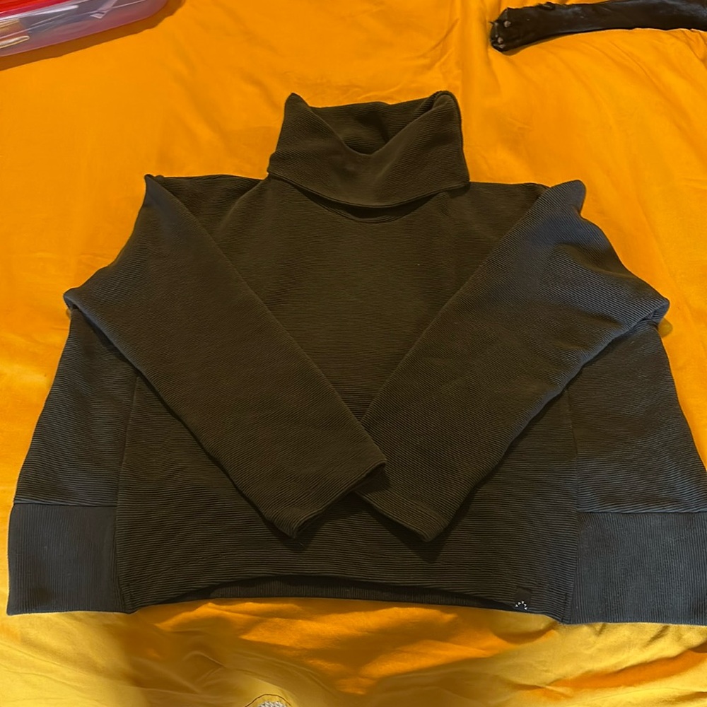 Varley cropped sweatshirt size S